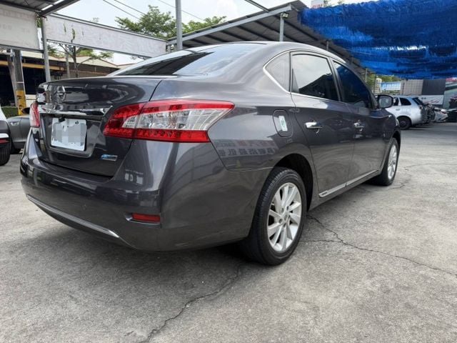2014年 SENTRA 1.8  傳奇版 加裝安卓機(實際配備以現場實車為準)  第3張相片