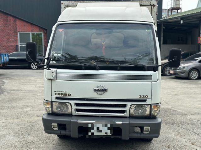 3噸半 箱式貨車  一手車 無事故 內外保持良好 有在顧車  無待修 車況正常 里程35萬公里 里程保證  第2張相片