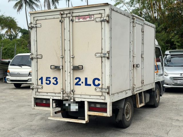3噸半 箱式貨車  一手車 無事故 內外保持良好 有在顧車  無待修 車況正常 里程35萬公里 里程保證  第6張相片