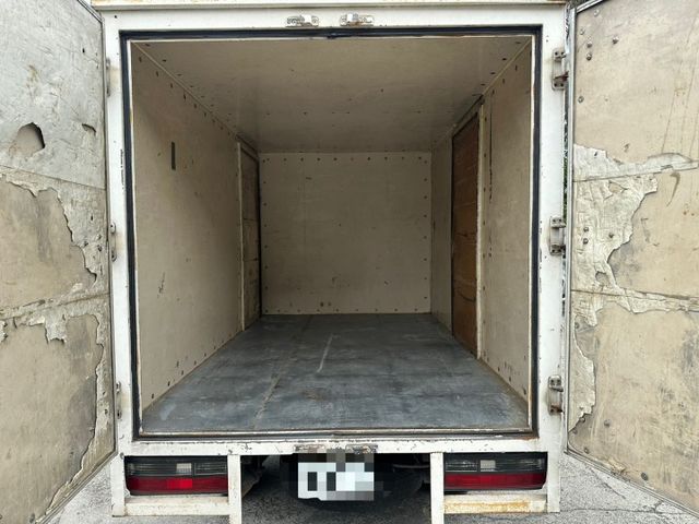 3噸半 箱式貨車  一手車 無事故 內外保持良好 有在顧車  無待修 車況正常 里程35萬公里 里程保證  第7張相片