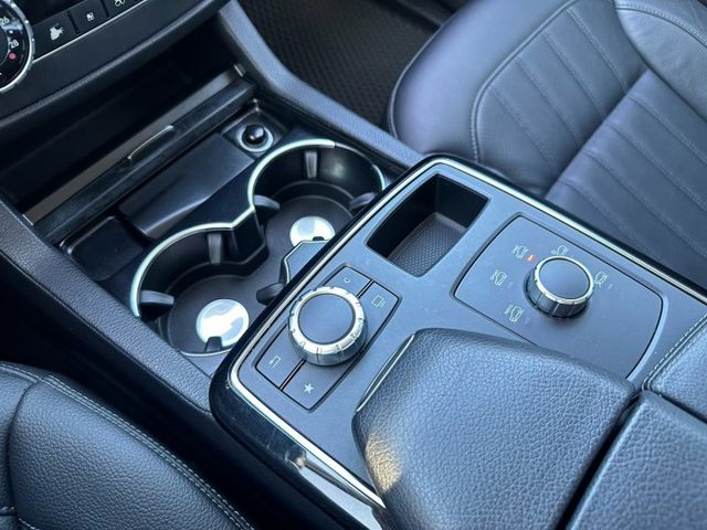 無事故 無待修 里程15萬公里 保證 空間大  I-key 4MATIC 四輪驅動 LED頭燈 電動天窗 電動尾門 駕駛  第16張相片
