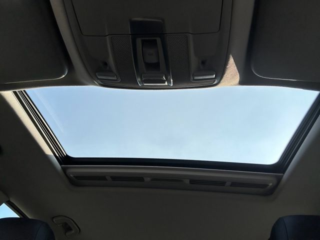 無事故 無待修 里程15萬公里 保證 空間大  I-key 4MATIC 四輪驅動 LED頭燈 電動天窗 電動尾門 駕駛  第17張相片