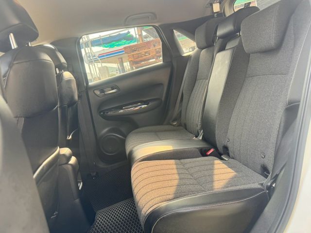 無事故 已認證 實跑5萬公里 里程保證  ACC跟車 盲點偵測 I-key摸門 恆溫空調 倒車影像  第9張相片