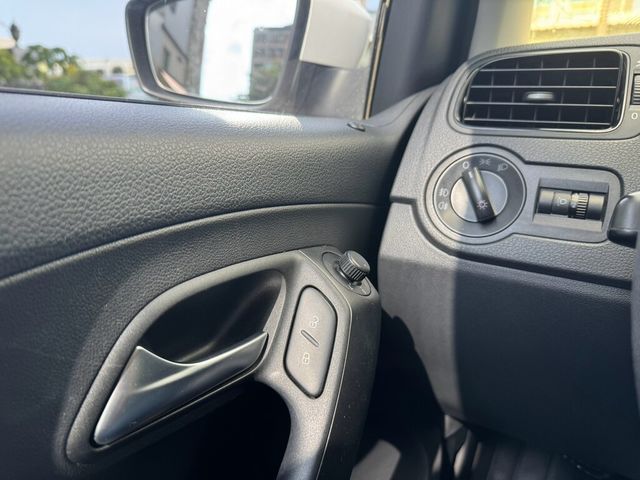 VOLKSWAGEN福斯 POLO  第8張相片