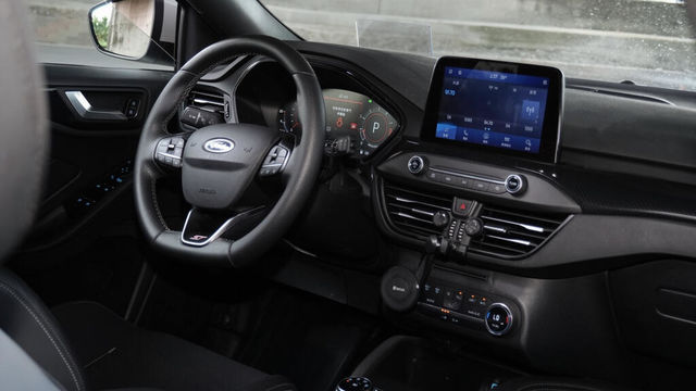 FORD福特 FOCUS ST WAGON  第8張相片