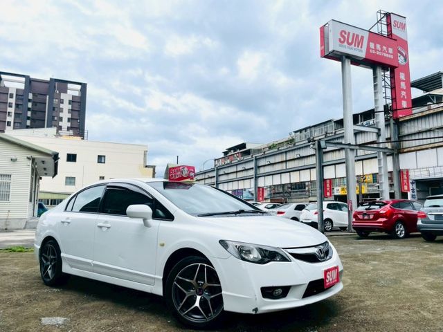 超帥氣優質代步車/小改款黑內裝/定速巡航/方向盤快控鍵/藍芽/導航/倒車顯影/恆溫/頭燈水平調整  第3張相片