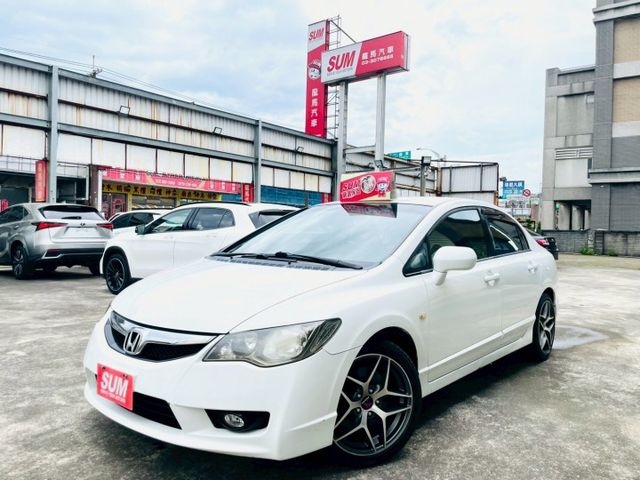 超帥氣優質代步車/小改款黑內裝/定速巡航/方向盤快控鍵/藍芽/導航/倒車顯影/恆溫/頭燈水平調整  第4張相片