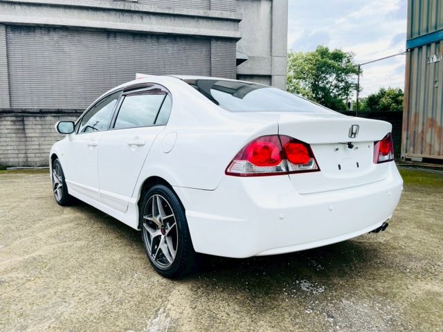 超帥氣優質代步車/小改款黑內裝/定速巡航/方向盤快控鍵/藍芽/導航/倒車顯影/恆溫/頭燈水平調整  第14張相片
