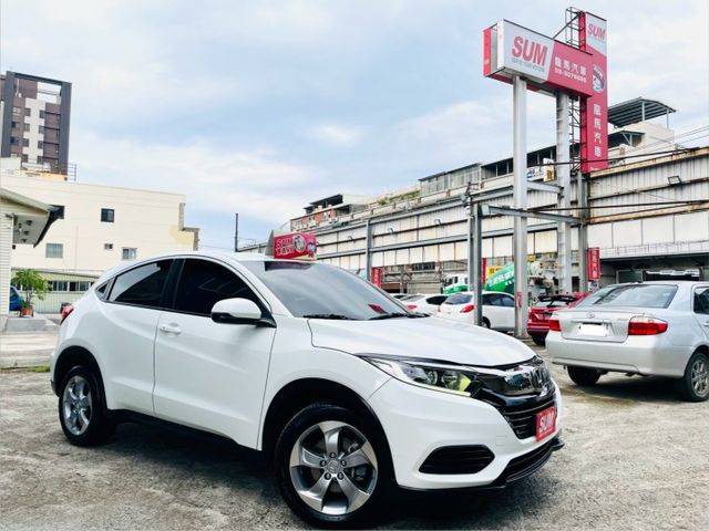 跨界小休旅霸主/6SRS/定速巡航/換檔撥片/循跡防滑/恆溫/胎壓偵測/電子手煞/魚眼頭燈/IKEY摸門/ISOFIX  第3張相片