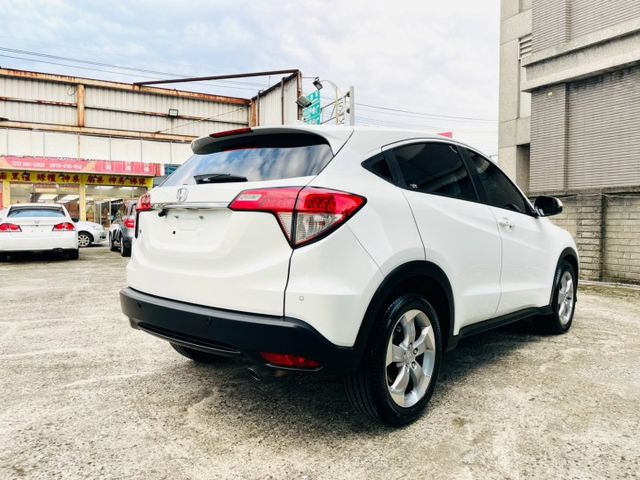 跨界小休旅霸主/6SRS/定速巡航/換檔撥片/循跡防滑/恆溫/胎壓偵測/電子手煞/魚眼頭燈/IKEY摸門/ISOFIX  第19張相片