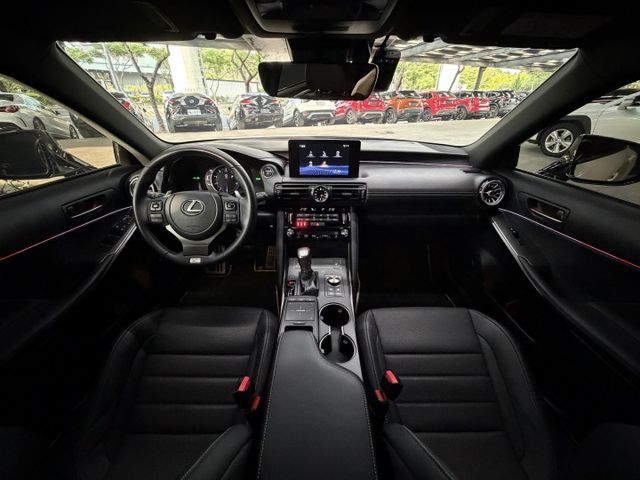 正23年 IS300h F Sport版 2.5L - F Sport運動套件/跟車/車道置中/電熱椅/盲點/免鑰匙摸門  第8張相片