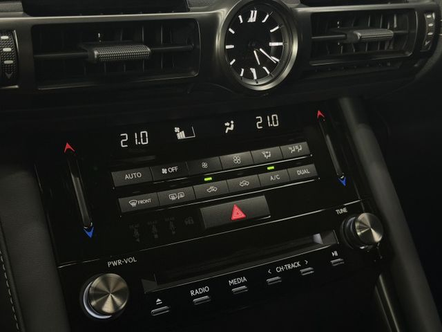 正23年 IS300h F Sport版 2.5L - F Sport運動套件/跟車/車道置中/電熱椅/盲點/免鑰匙摸門  第14張相片