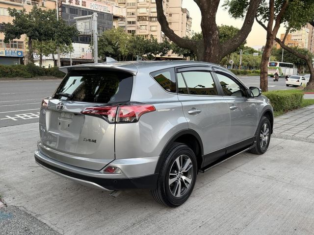 TOYOTA豐田 RAV4  第3張相片