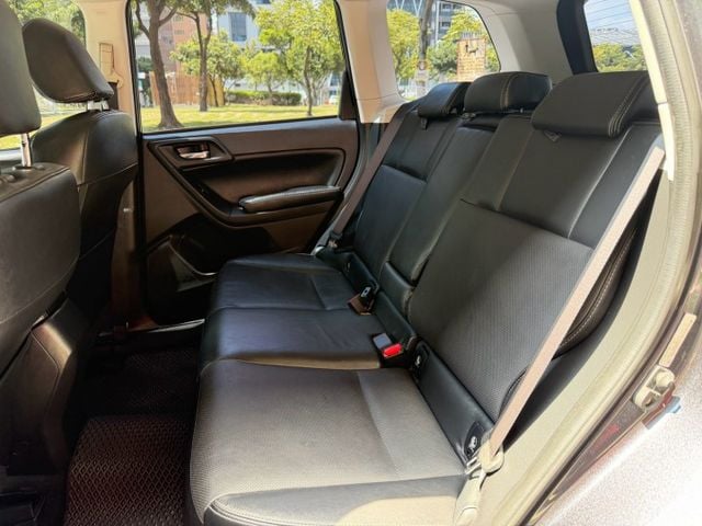 2.0 i-L AWD／電動椅／電動尾門／倒車顯影／倒車雷達／定速／原鈑件／實車實價  第6張相片