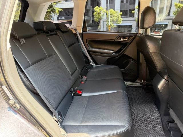 2.0 i-L AWD／電動椅／電動尾門／倒車顯影／倒車雷達／定速／原鈑件／實車實價  第8張相片