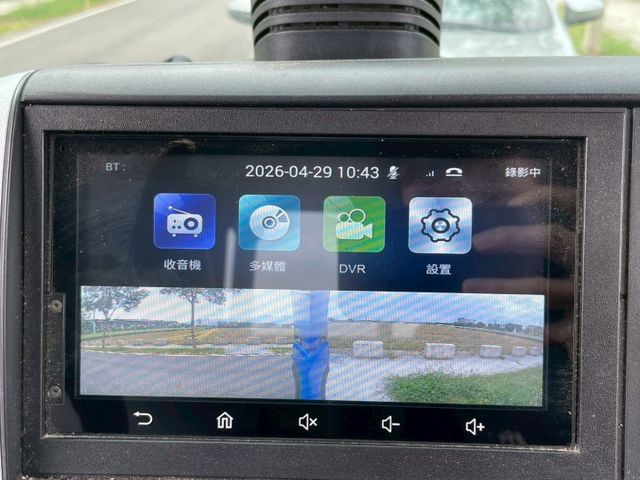 自排貨車！自排貨車！ 2023 Mitsubishi Canter 12.5呎升降尾門 原版件、保證里程才跑不到8萬、無  第9張相片