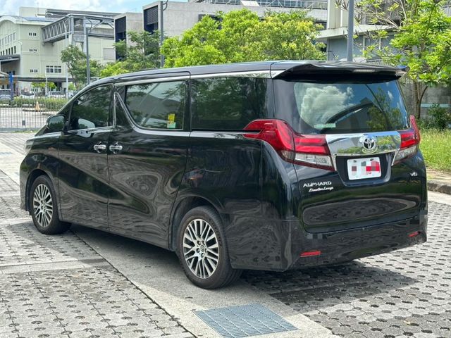 2017 Toyota Alphard 3.5  才跑5.5萬里程保證、無泡水 重點配備： 雙前座 8 向電動調整座椅  第3張相片