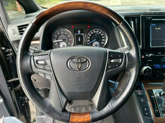 2017 Toyota Alphard 3.5  才跑5.5萬里程保證、無泡水 重點配備： 雙前座 8 向電動調整座椅  第4張相片