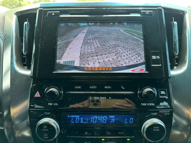 2017 Toyota Alphard 3.5  才跑5.5萬里程保證、無泡水 重點配備： 雙前座 8 向電動調整座椅  第6張相片