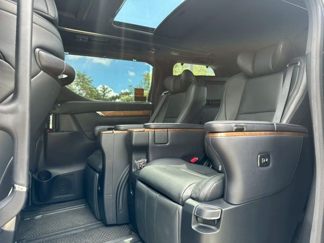 2017 Toyota Alphard 3.5  才跑5.5萬里程保證、無泡水 重點配備： 雙前座 8 向電動調整座椅  第9張相片