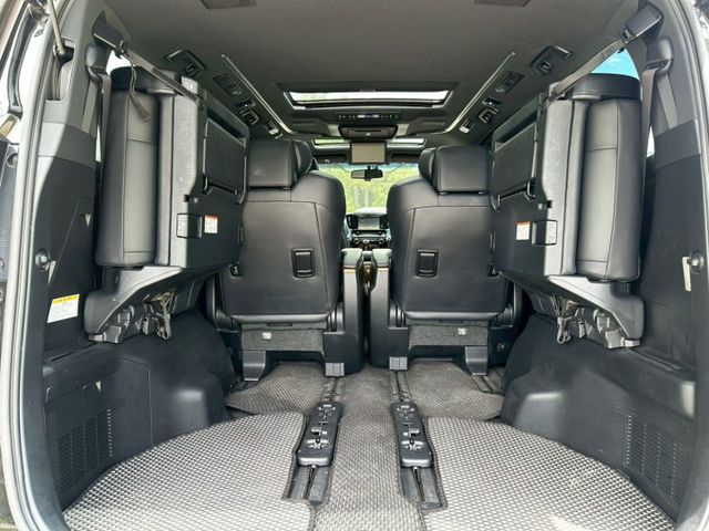 2017 Toyota Alphard 3.5  才跑5.5萬里程保證、無泡水 重點配備： 雙前座 8 向電動調整座椅  第10張相片
