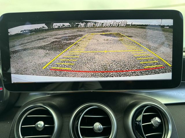 2015 Mercedes Benz C300 僅跑11.5萬保證里程、無重大事故、無泡水 重點配備：全景天窗、雙前記憶  第8張相片