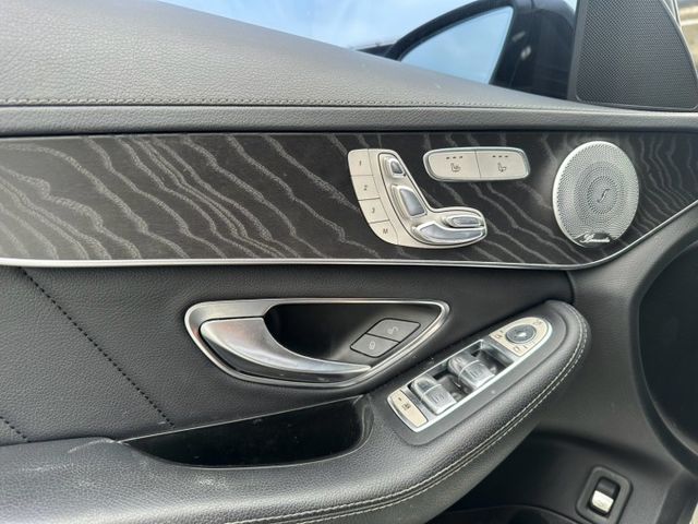 2015 Mercedes Benz C300 僅跑11.5萬保證里程、無重大事故、無泡水 重點配備：全景天窗、雙前記憶  第9張相片