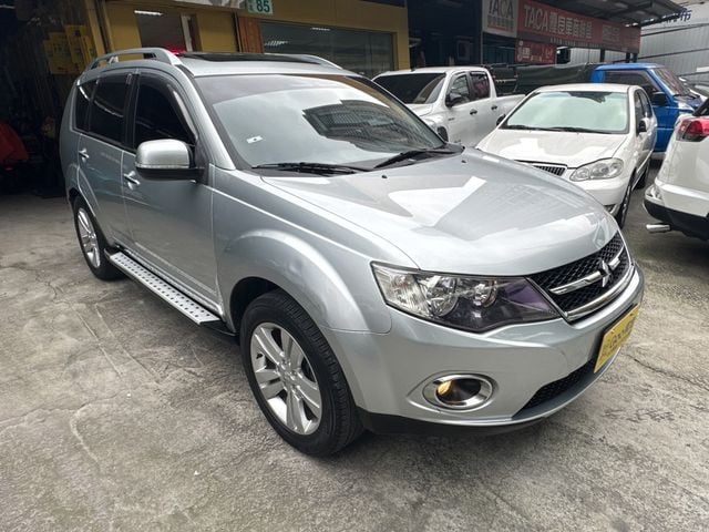 MITSUBISHI三菱 OUTLANDER  第2張相片