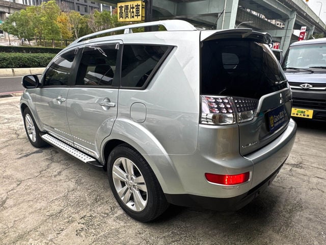 MITSUBISHI三菱 OUTLANDER  第4張相片
