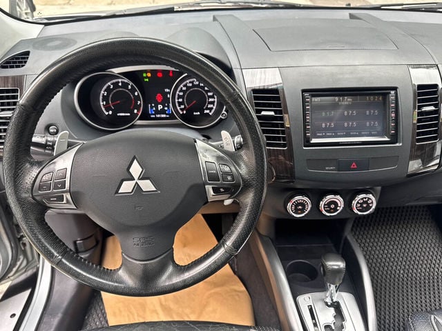 MITSUBISHI三菱 OUTLANDER  第8張相片