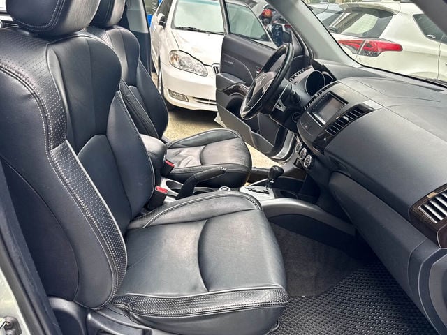 MITSUBISHI三菱 OUTLANDER  第12張相片