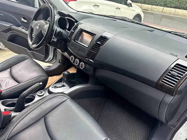 MITSUBISHI三菱 OUTLANDER  第15張相片