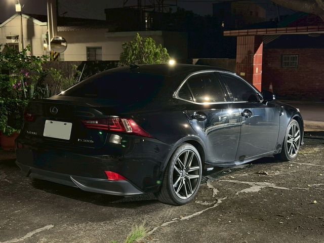 LEXUS凌志 IS 300H  第2張相片