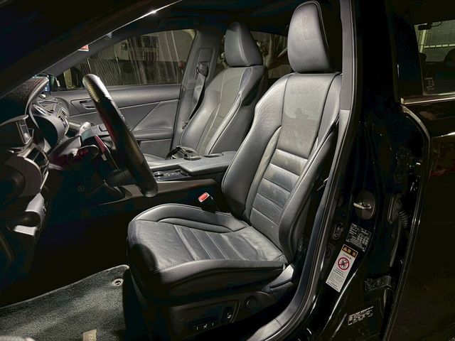 LEXUS凌志 IS 300H  第5張相片
