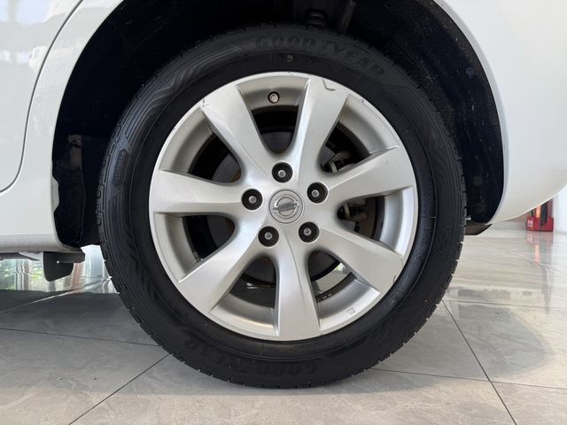 NISSAN日產 TIIDA  第4張相片