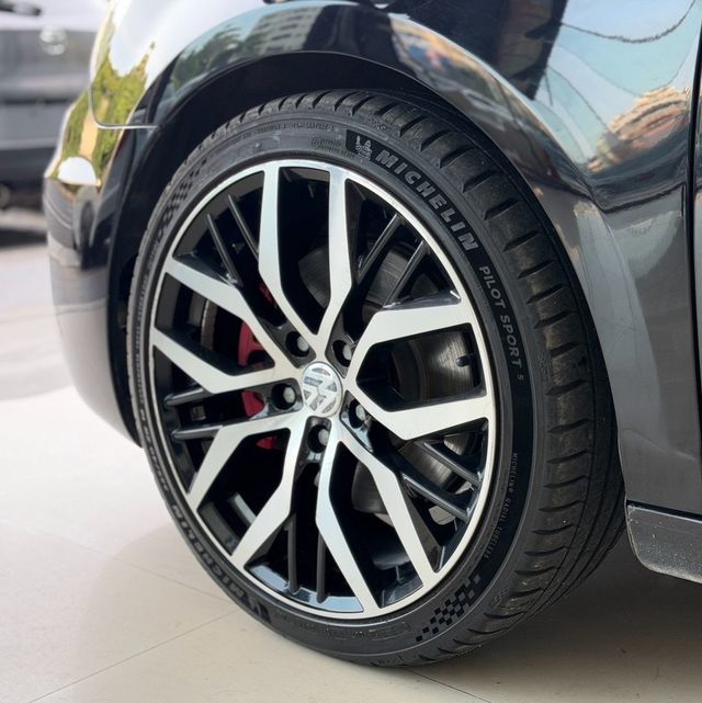 VOLKSWAGEN福斯 GOLF GTI  第4張相片