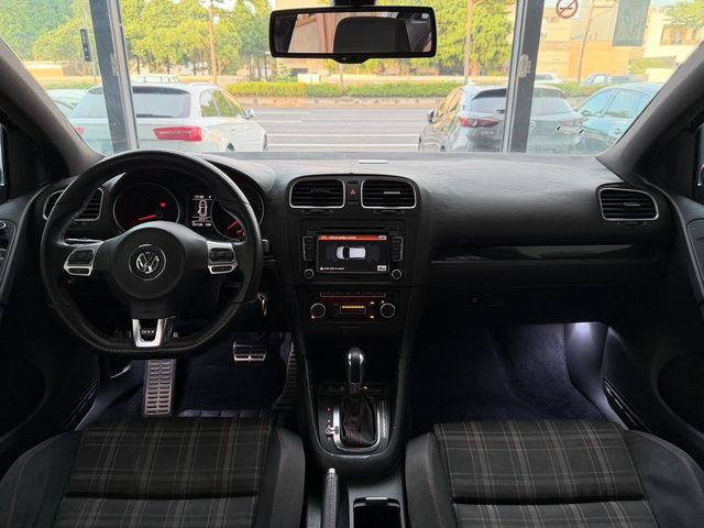 VOLKSWAGEN福斯 GOLF GTI  第8張相片