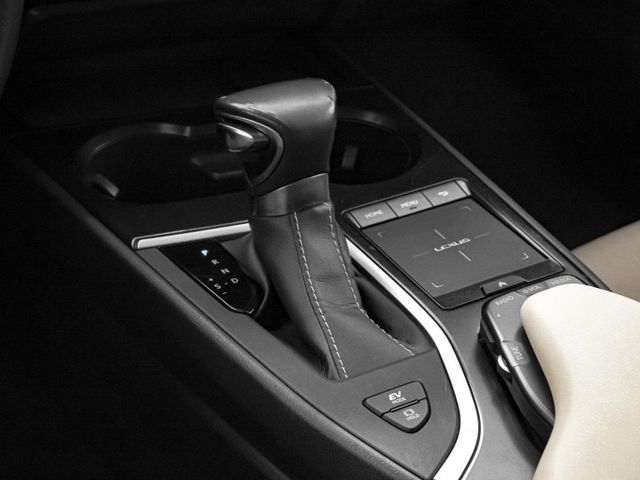 油電休旅！2019年 LEXUS凌志 UX250h 藍 2.0／I-KEY.ACC.車偏.電動椅.電尾  第13張相片