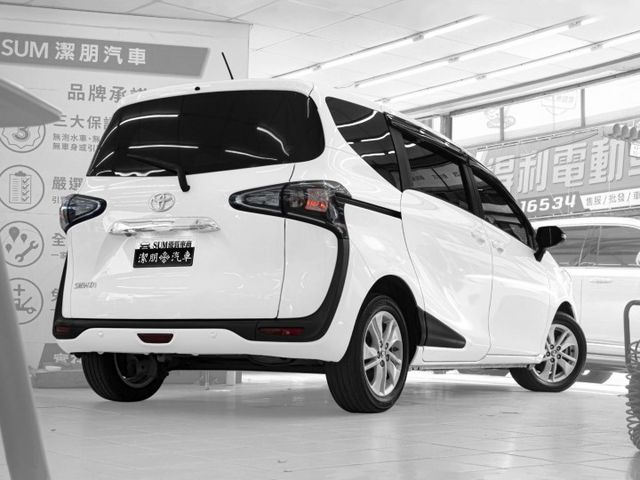 2023年 TOYOTA豐田 SIENTA 白 1.8／I-KEY.定速.盲點.車偏.電滑門  第2張相片