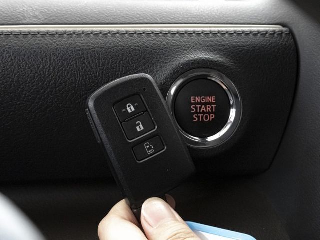 2023年 TOYOTA豐田 SIENTA 白 1.8／I-KEY.定速.盲點.車偏.電滑門  第6張相片