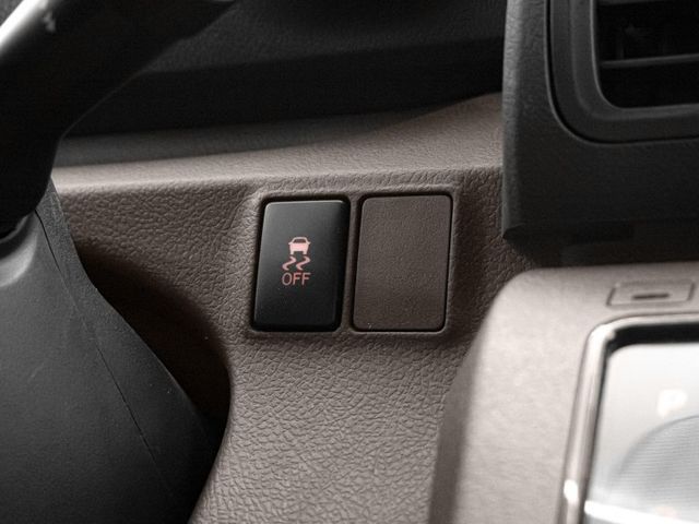 2023年 TOYOTA豐田 SIENTA 白 1.8／I-KEY.定速.盲點.車偏.電滑門  第13張相片
