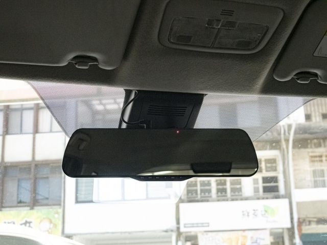 2023年 TOYOTA豐田 SIENTA 白 1.8／I-KEY.定速.盲點.車偏.電滑門  第17張相片
