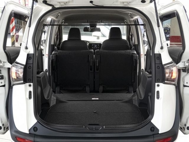 2023年 TOYOTA豐田 SIENTA 白 1.8／I-KEY.定速.盲點.車偏.電滑門  第20張相片