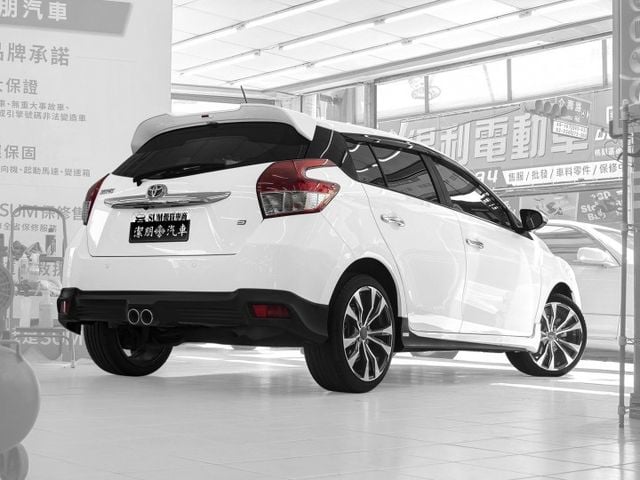 2018年型 TOYOTA豐田 YARIS 白 1.5／I-KEY.盲點.倒車顯影.抬頭顯示器.恆溫  第2張相片