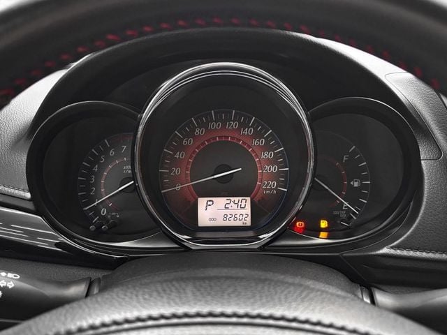 2018年型 TOYOTA豐田 YARIS 白 1.5／I-KEY.盲點.倒車顯影.抬頭顯示器.恆溫  第4張相片