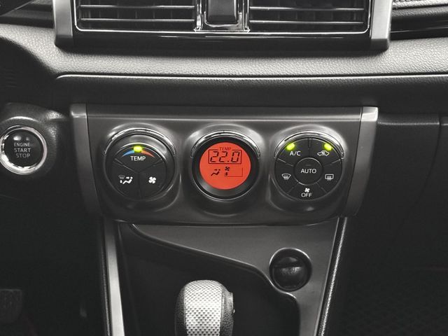 2018年型 TOYOTA豐田 YARIS 白 1.5／I-KEY.盲點.倒車顯影.抬頭顯示器.恆溫  第12張相片