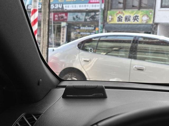 2018年型 TOYOTA豐田 YARIS 白 1.5／I-KEY.盲點.倒車顯影.抬頭顯示器.恆溫  第18張相片