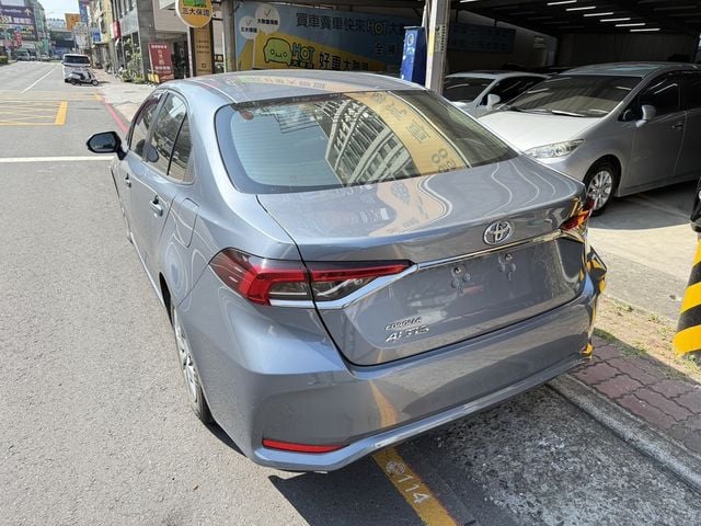 TOYOTA豐田 ALTIS  第3張相片