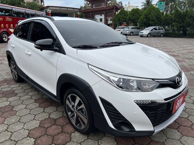 極品A級認證車 一手女用車 稀有特飾版Cross over 影音導航 環景 里程保證僅30600公里 全車100%原鈑件  第1張相片