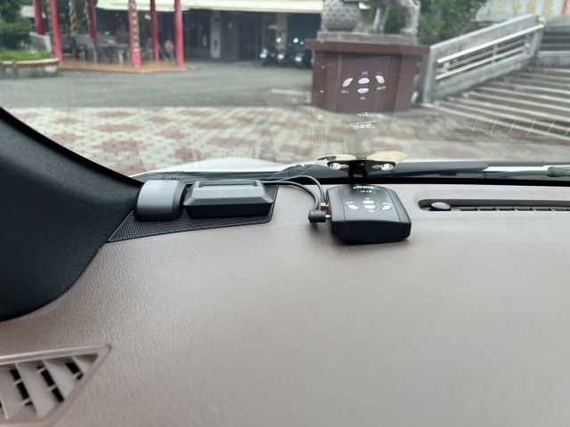 極品A級認證車 一手女用車 稀有特飾版Cross over 影音導航 環景 里程保證僅30600公里 全車100%原鈑件  第18張相片